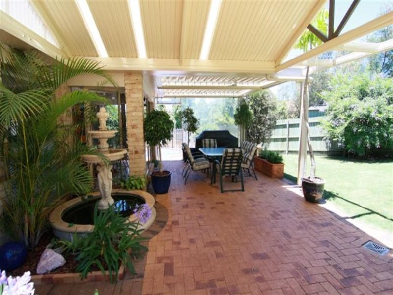 6 Woodlands Close, Middle Ridge QLD 4350
