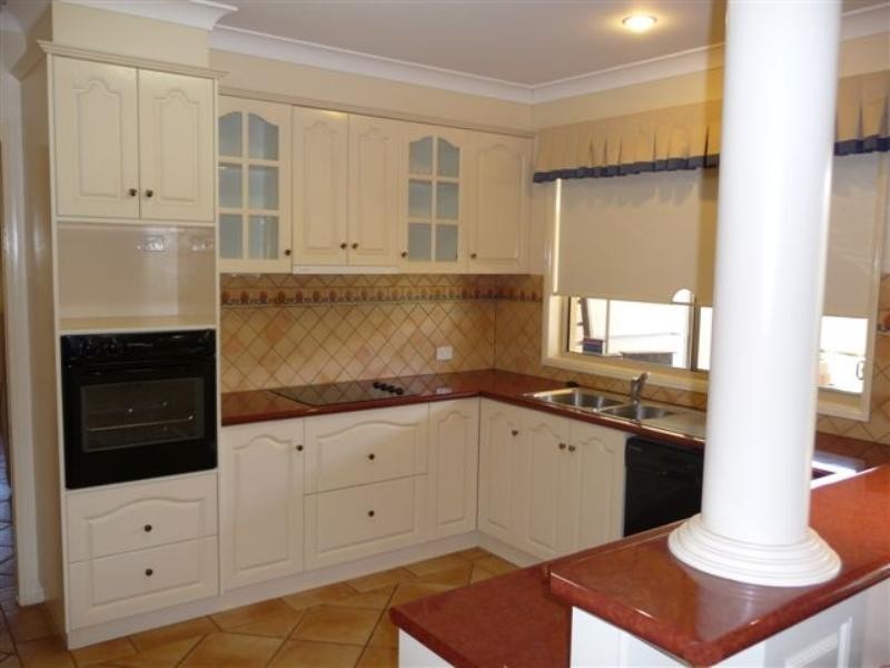 214 Spring Street, Middle Ridge QLD 4350