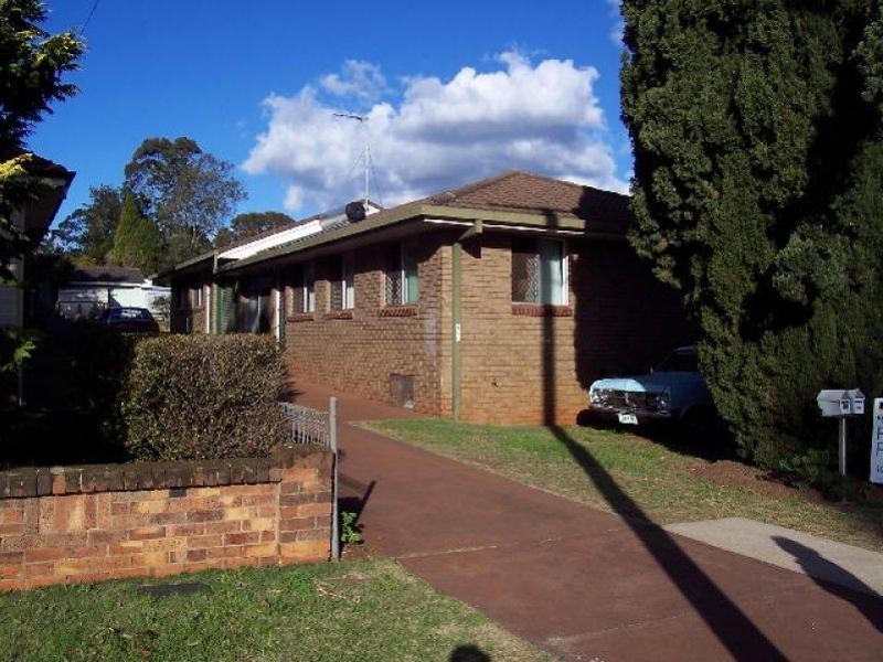 2/200 Mackenzie Street, East Toowoomba QLD 4350