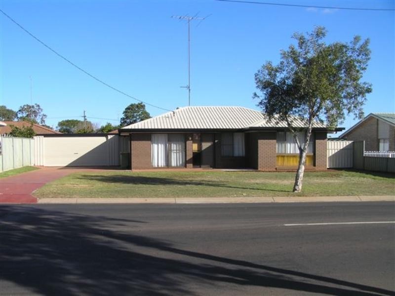 90 Hursley Road, Newtown QLD 4350