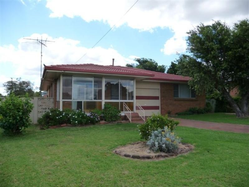 85 Knockator Crescent, Centenary Heights QLD 4350