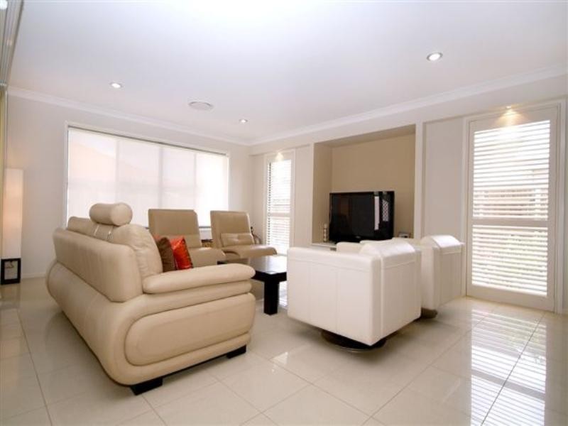 17 Fallon Drive, Middle Ridge QLD 4350