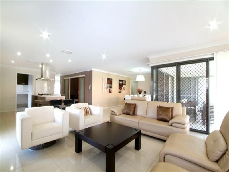 17 Fallon Drive, Middle Ridge QLD 4350