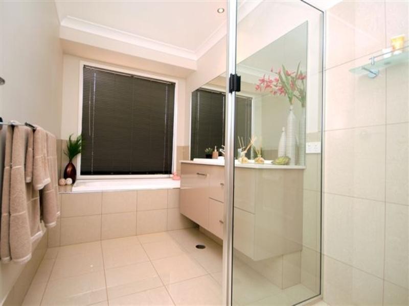 17 Fallon Drive, Middle Ridge QLD 4350