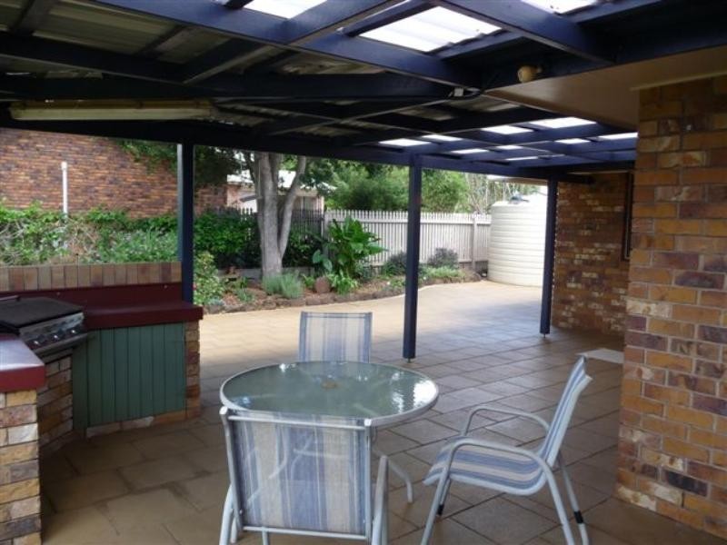9 Jull Drive, Centenary Heights QLD 4350