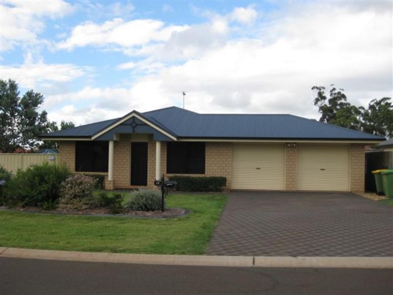 24 Wood Drive, Middle Ridge QLD 4350