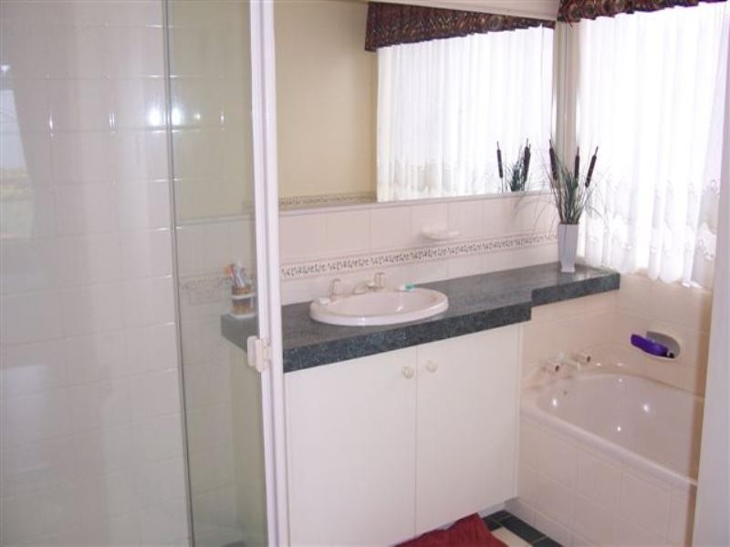 9 Buckle Court, Middle Ridge QLD 4350