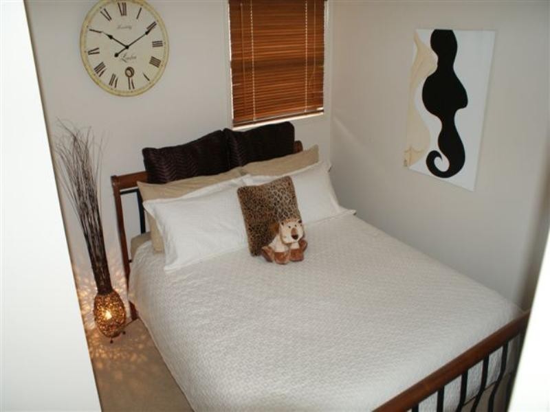 2/396 West Street, Kearneys Spring QLD 4350