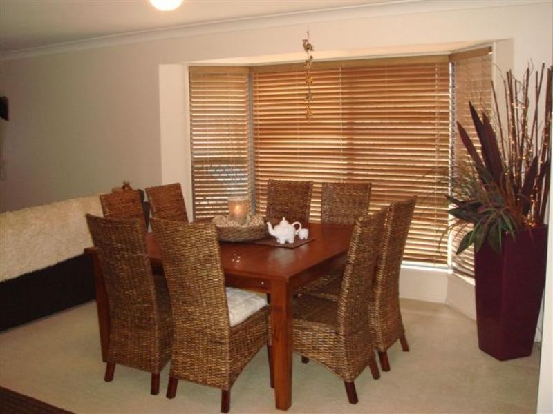 2/396 West Street, Kearneys Spring QLD 4350