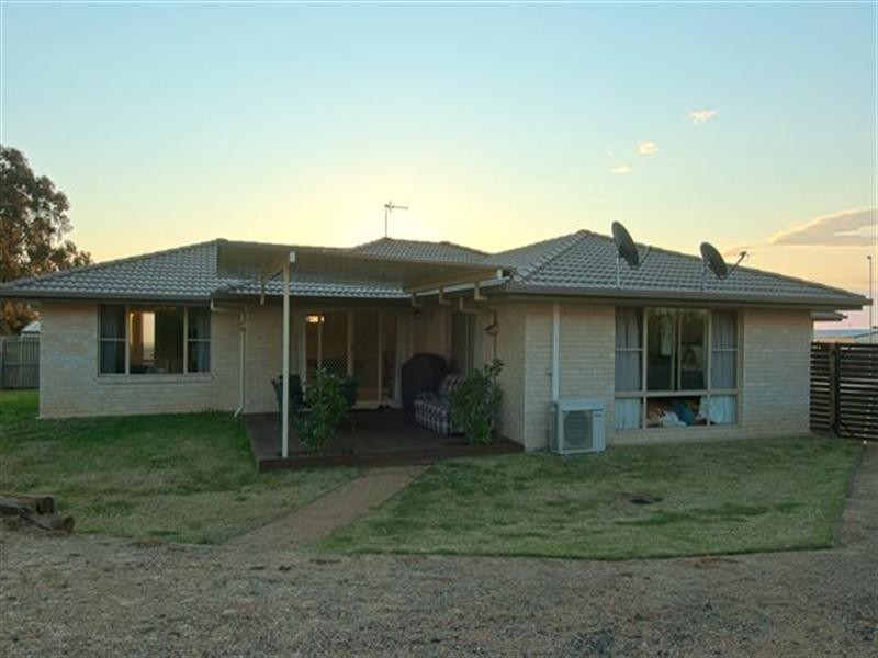 9 Schaefer Court, Westbrook QLD 4350