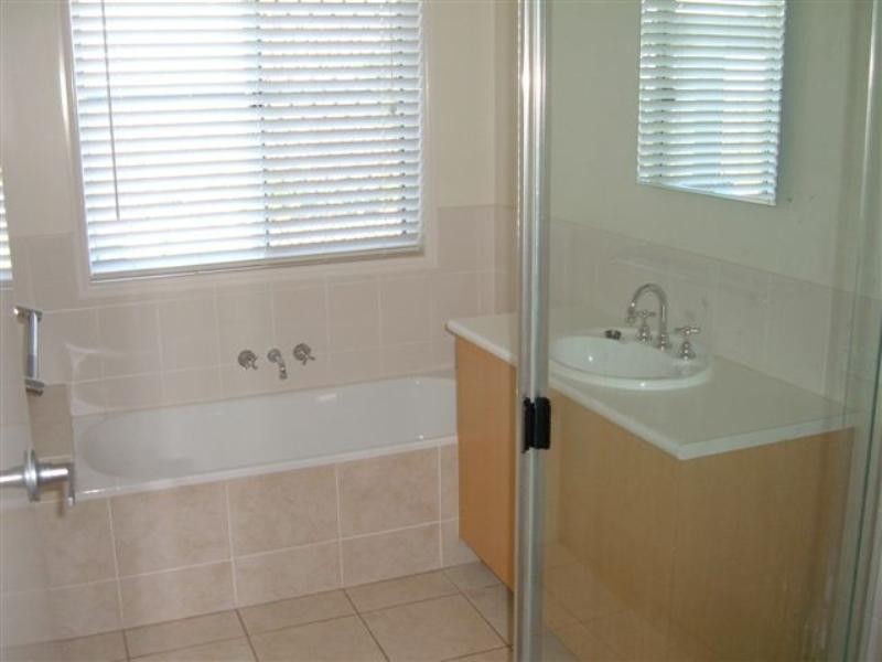 16 BARTON Street, Middle Ridge QLD 4350