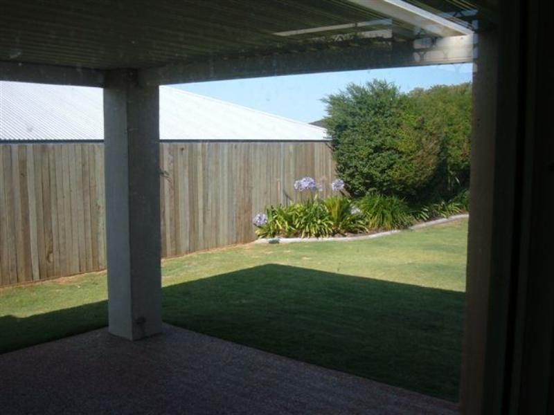 16 BARTON Street, Middle Ridge QLD 4350