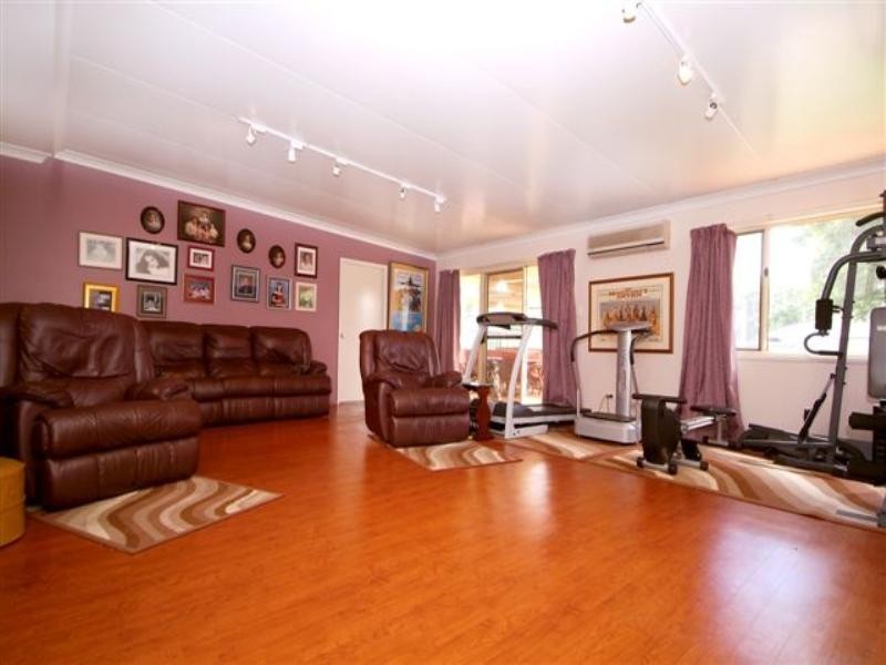 3 Rob Street, Newtown QLD 4350