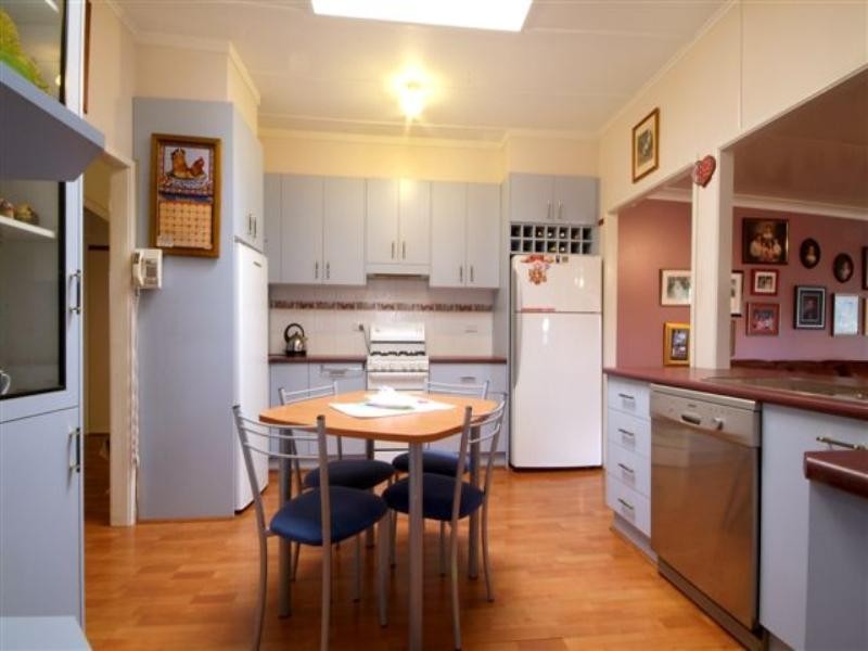 3 Rob Street, Newtown QLD 4350