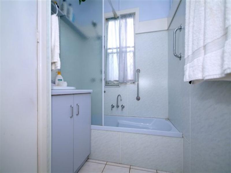 3 Rob Street, Newtown QLD 4350