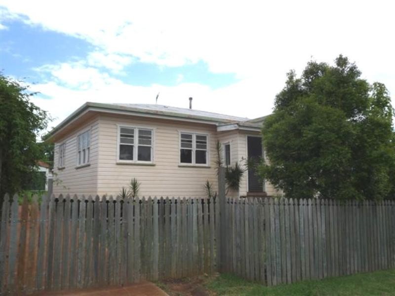 4 Beirne Street, South Toowoomba QLD 4350