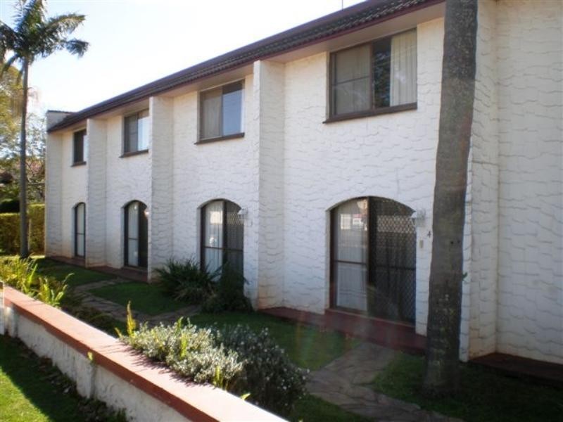 4/203 Campbell Street, Newtown QLD 4350