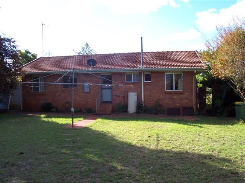 6 Skioen Street, Harristown QLD 4350