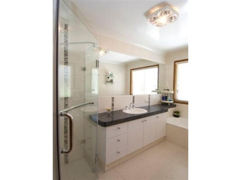 8 Dau Road, Highfields QLD 4352