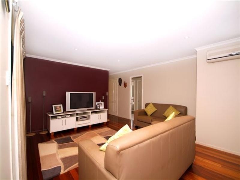 10 Fadden Crescent, Middle Ridge QLD 4350