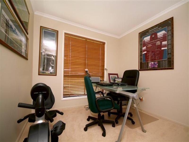 10 Fadden Crescent, Middle Ridge QLD 4350