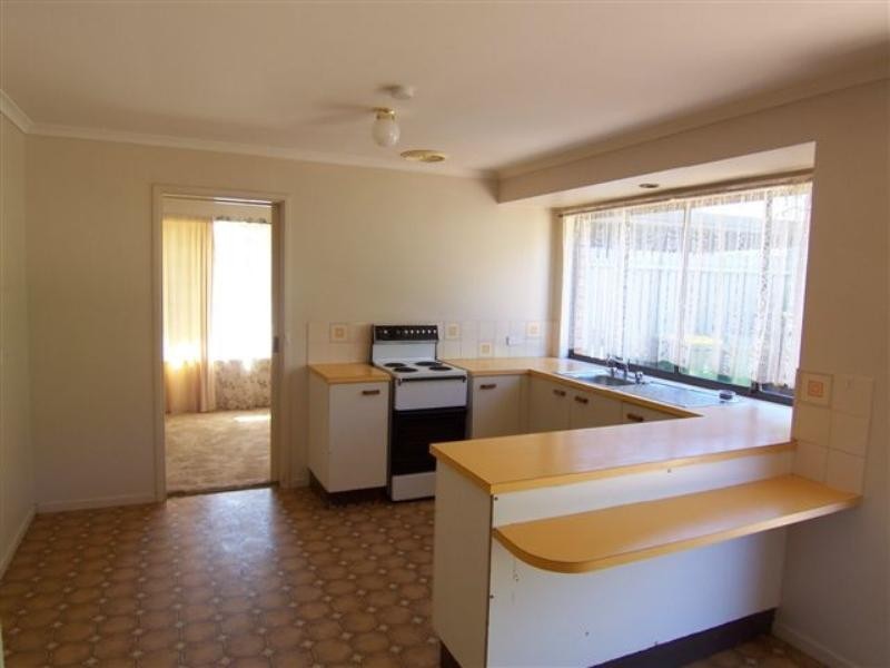 2 Champagne Crescent, Wilsonton QLD 4350