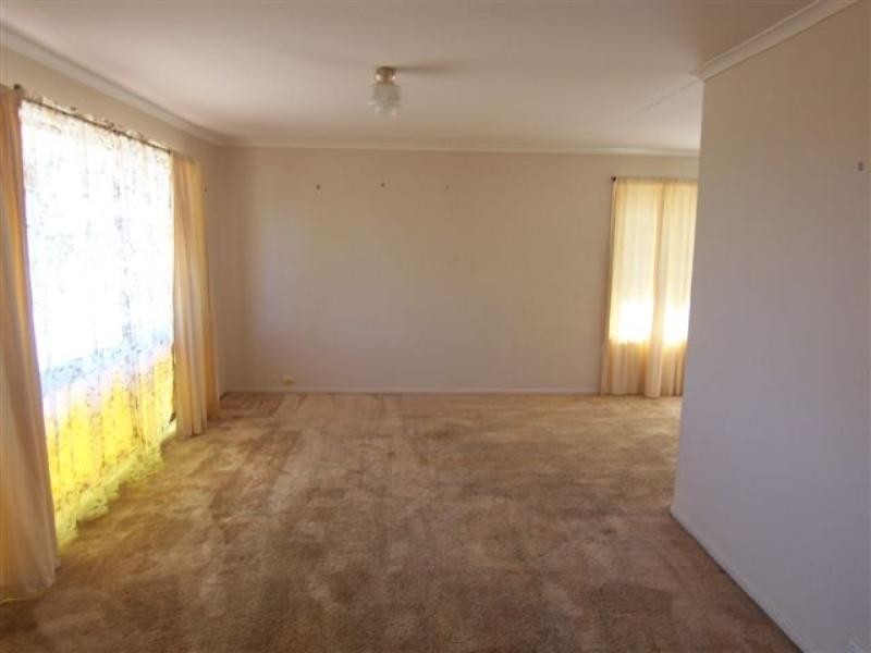 2 Champagne Crescent, Wilsonton QLD 4350
