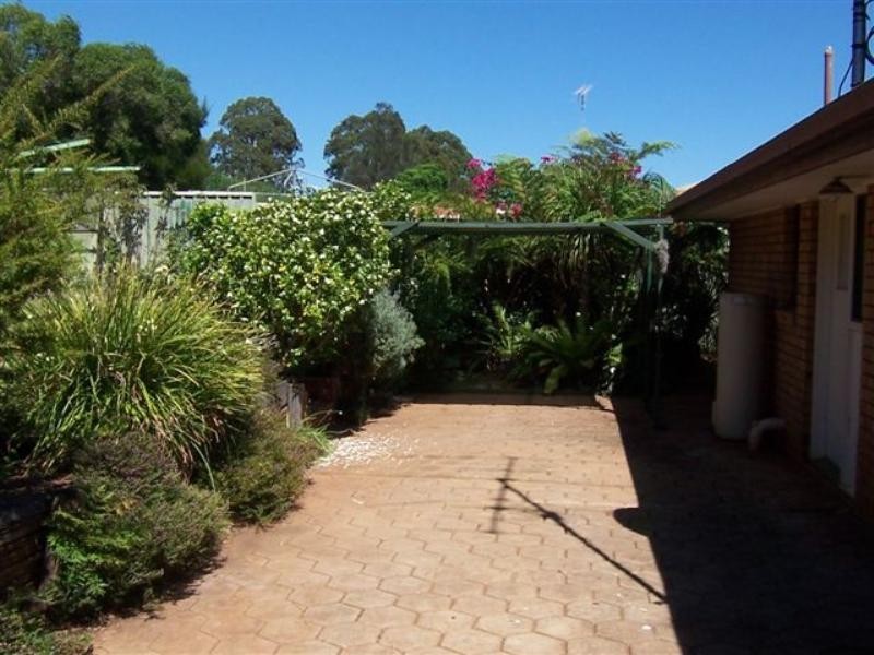 2 Champagne Crescent, Wilsonton QLD 4350