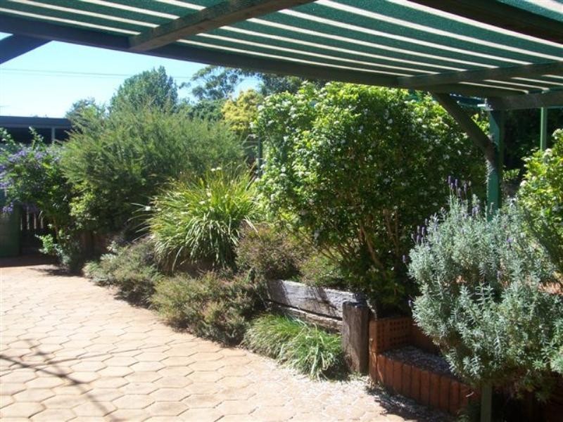 2 Champagne Crescent, Wilsonton QLD 4350