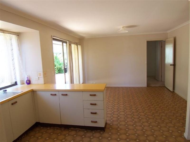 2 Champagne Crescent, Wilsonton QLD 4350
