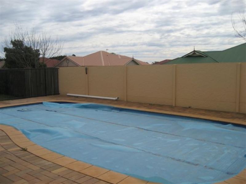 1 Beverley Close, Middle Ridge QLD 4350