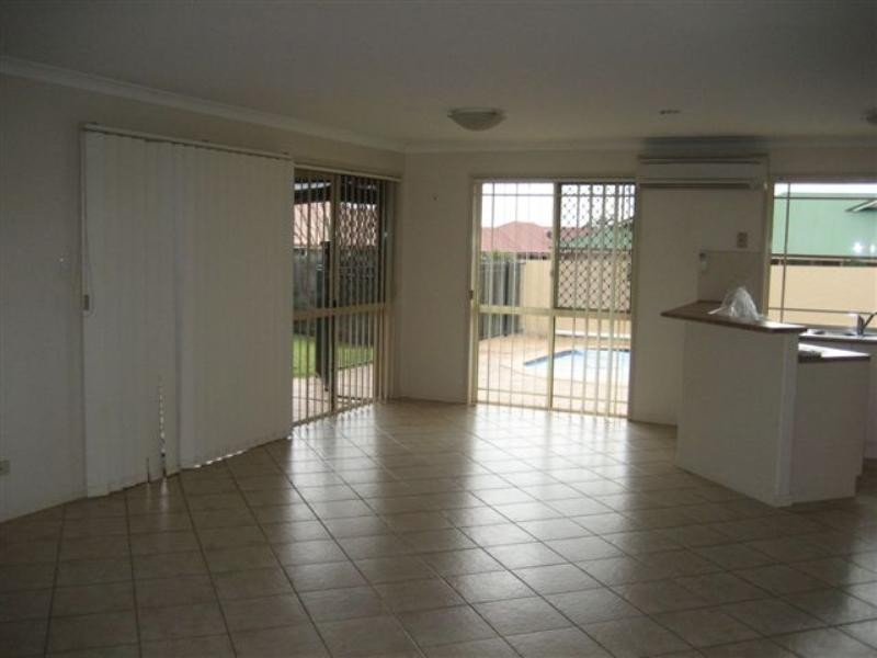 1 Beverley Close, Middle Ridge QLD 4350