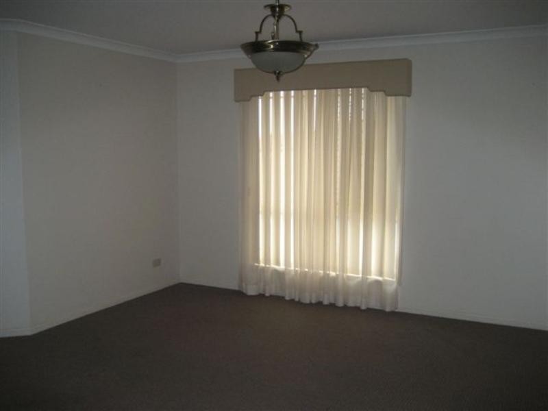 1 Beverley Close, Middle Ridge QLD 4350