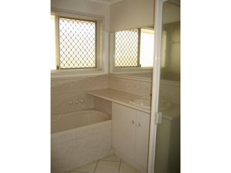 1 Beverley Close, Middle Ridge QLD 4350
