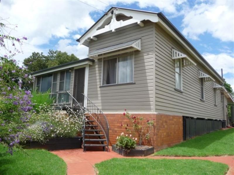2 Aland Street, South Toowoomba QLD 4350