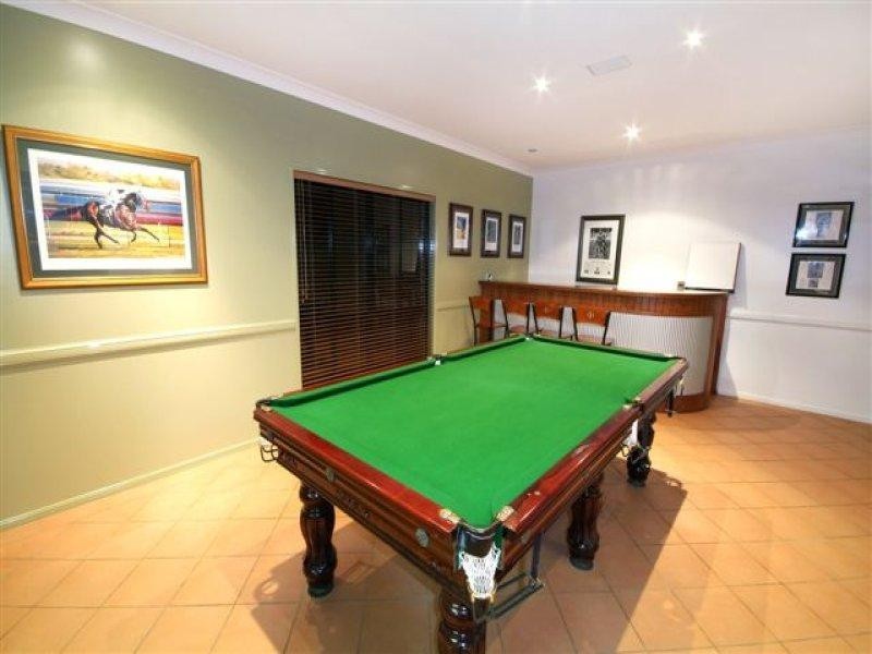 16 Glen Eagles Drive, Middle Ridge QLD 4350