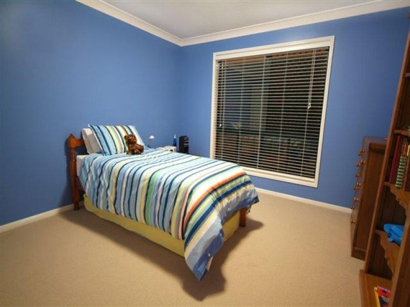 16 Glen Eagles Drive, Middle Ridge QLD 4350