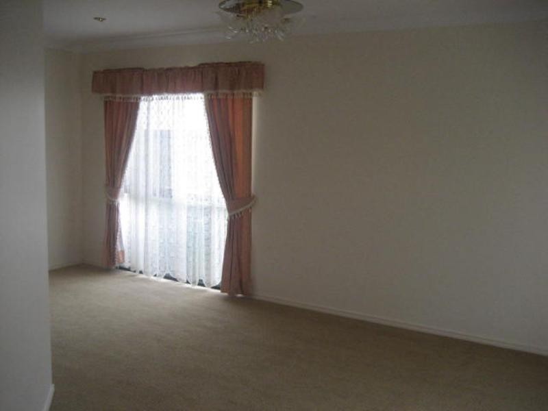 7 Barton Street, Middle Ridge QLD 4350