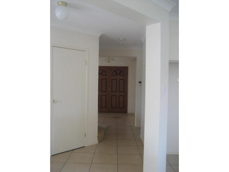 7 Barton Street, Middle Ridge QLD 4350