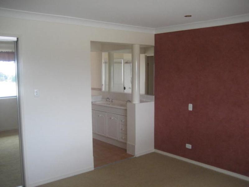 7 Barton Street, Middle Ridge QLD 4350