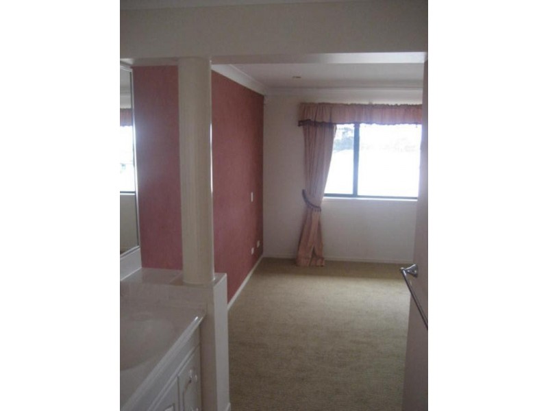 7 Barton Street, Middle Ridge QLD 4350