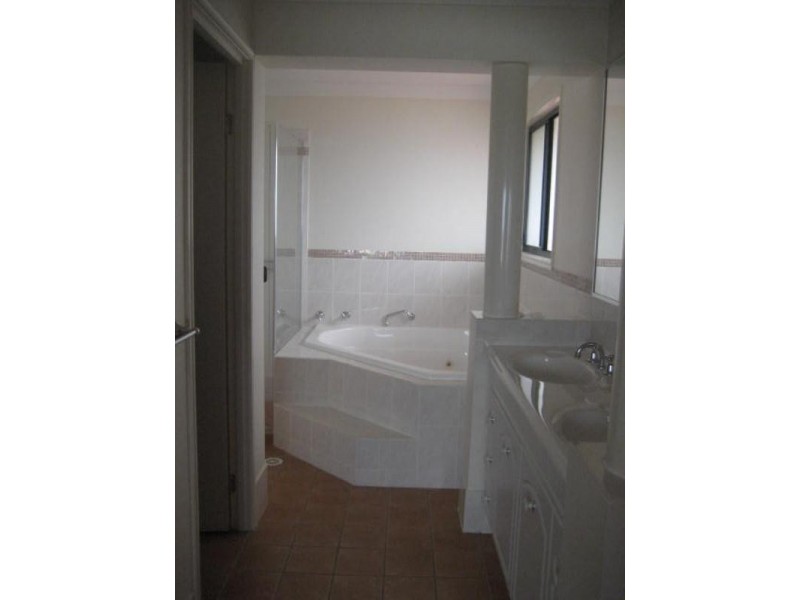 7 Barton Street, Middle Ridge QLD 4350