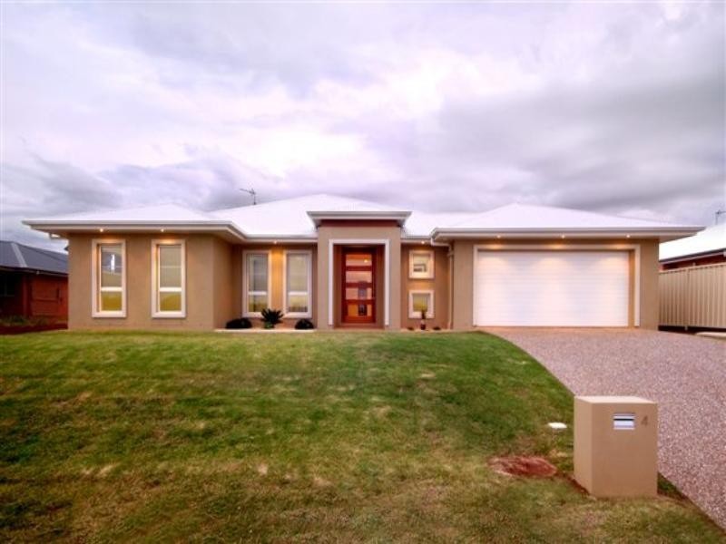4 Gwenda Drive, Westbrook QLD 4350