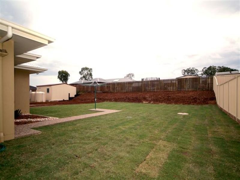4 Gwenda Drive, Westbrook QLD 4350
