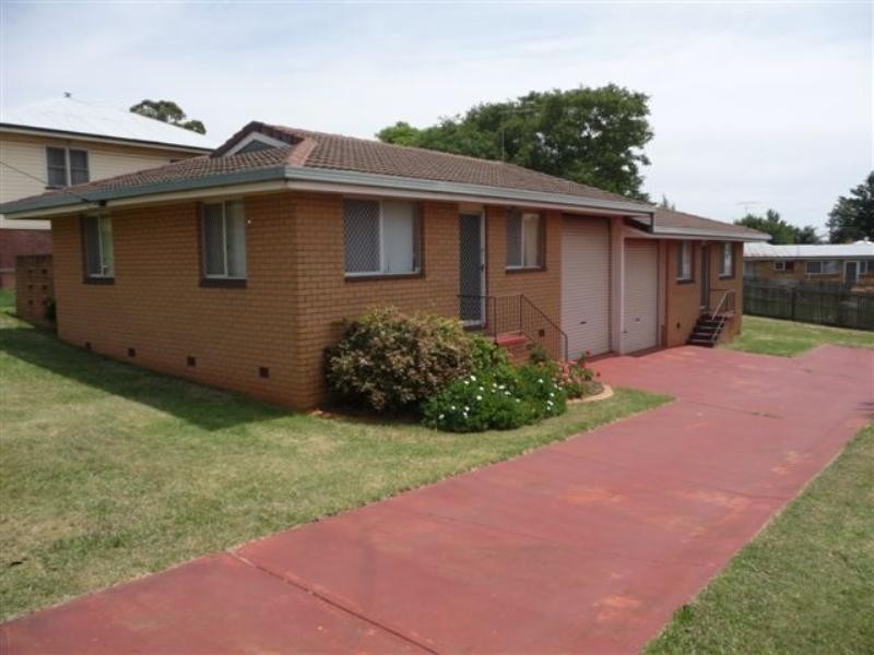 2/191 Bridge Street, North Toowoomba QLD 4350