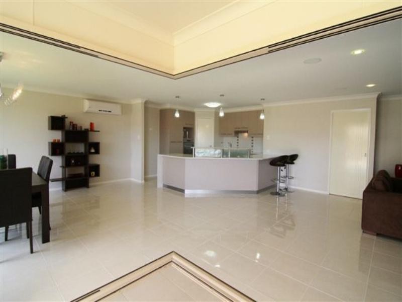 92 Spring Street, Middle Ridge QLD 4350