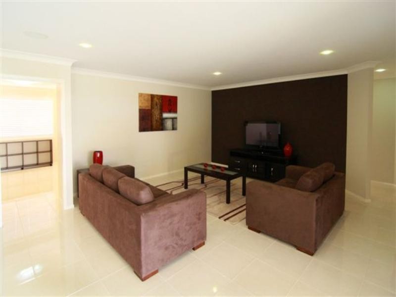 92 Spring Street, Middle Ridge QLD 4350