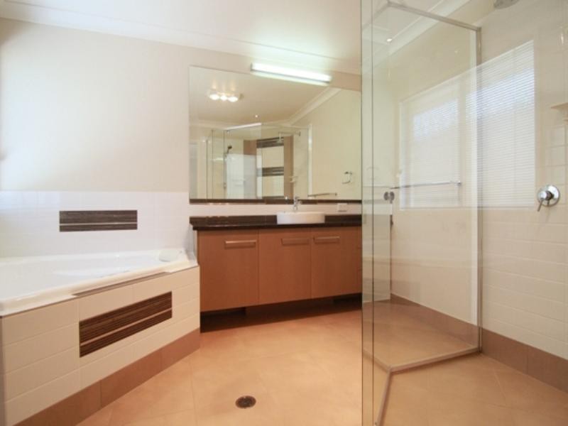 92 Spring Street, Middle Ridge QLD 4350