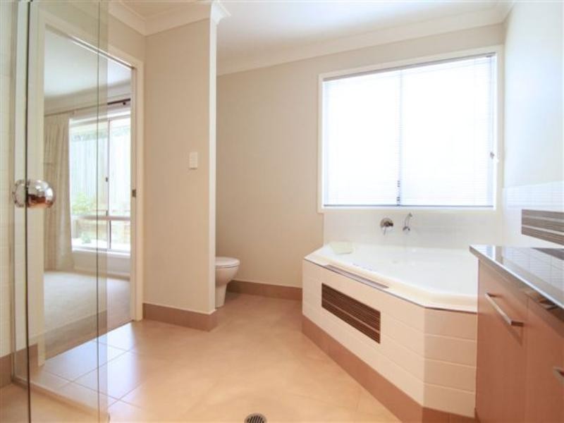 92 Spring Street, Middle Ridge QLD 4350