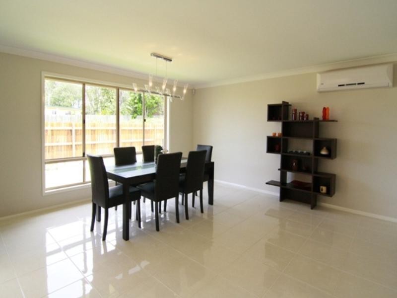 92 Spring Street, Middle Ridge QLD 4350